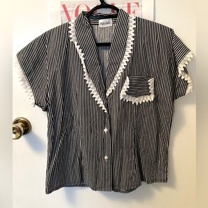 🤩2 for 20🤩 Vintage boxy striped blouse with unique lace trim